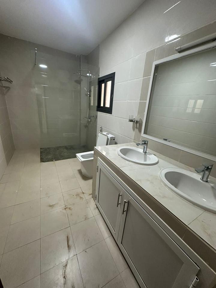 Appartement à louer aux Almadies zone de Recasement. Près de l’école Bilingue américaine.